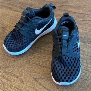 New Nike Black and White Sneakers with Mesh Texture
